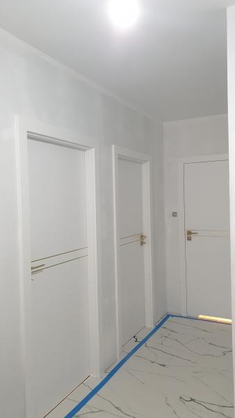 drzwi-w-pomieszczeniu-47