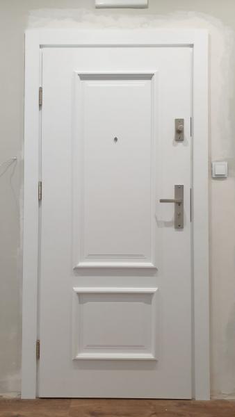 drzwi-w-pomieszczeniu-51